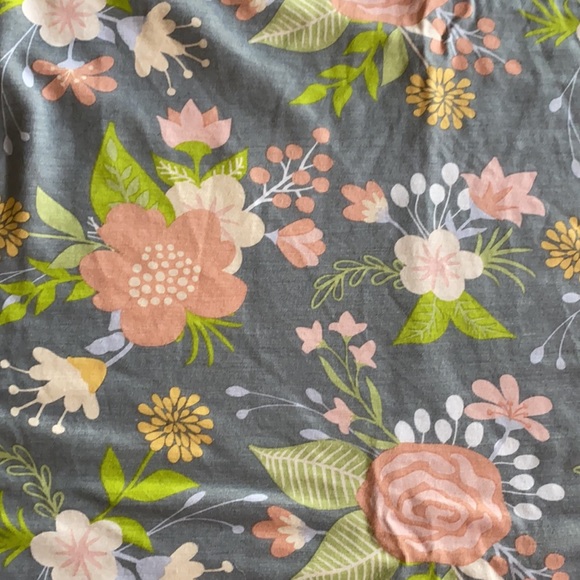 J.L. Childress Travel Happy 4-in-1 multi use cover - Picture 3 of 7